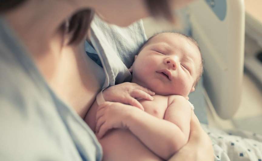 Alimentația în primele zile după naștere: ce poate mânca mama și ce alimente trebuie evitate