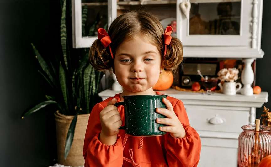 Cafea și copii: de la ce vârstă este permisă și ce riscuri există