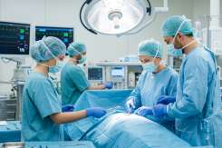 Reguli noi din 1 iulie 2026 pentru operațiile de cataractă și protezare: liste electronice și notificări SMS