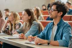 Admitere 2026: universitățile din Moldova cresc bursele studenților cu 40 la sută