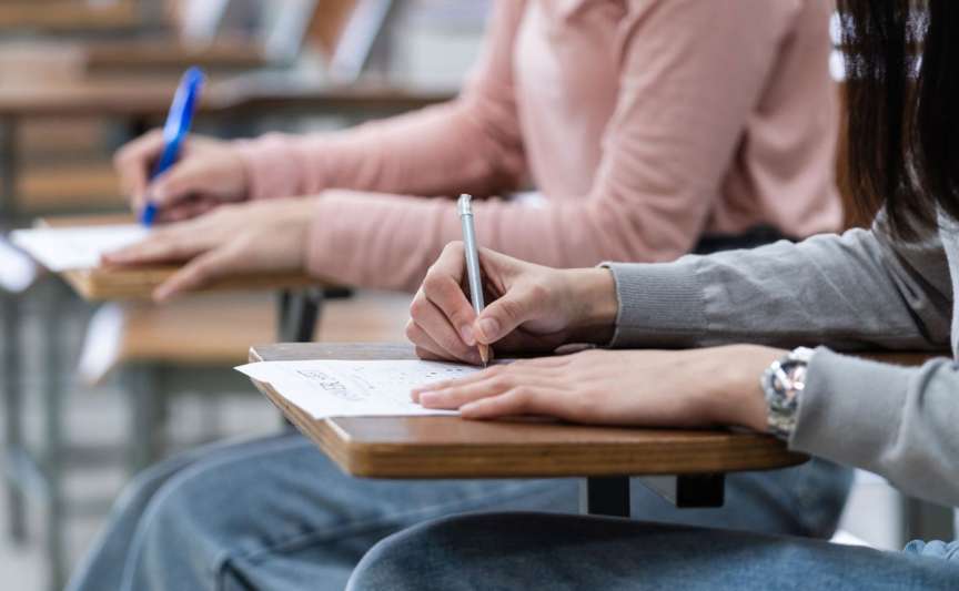 Peste 9.000 de locuri bugetare pentru studenți: ce domenii prioritizează Ministerul Educației