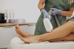 Ce riscuri reale există la epilarea cu laser, potrivit medicilor dermatologi