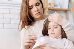 Febra la copil după vaccinare: cauze, durată și când trebuie să te îngrijorezi