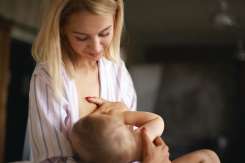 Sânii în perioada alăptării: ce schimbări sunt normale și când trebuie să te îngrijorezi