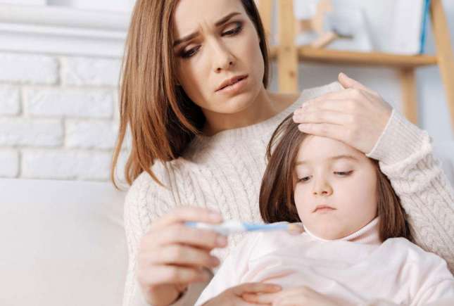 Febra la copil după vaccinare: cauze, durată și când trebuie să te îngrijorezi
