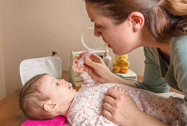 Secrețiile nazale la sugari în timpul erupției dentare: cauze, simptome și metode de ameliorare