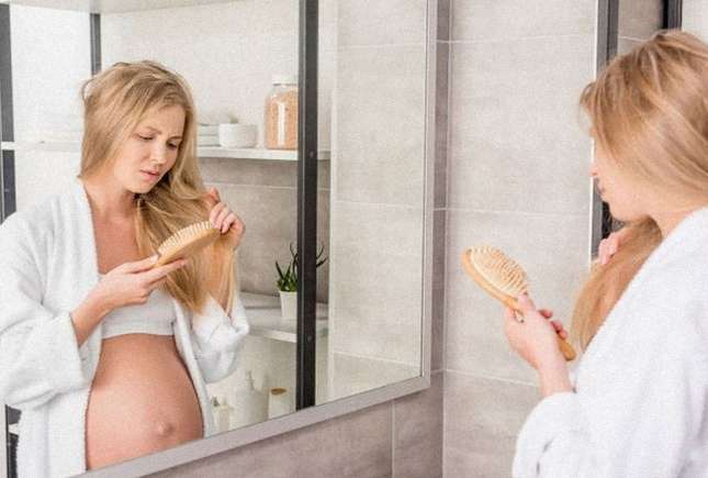 Căderea părului în timpul sarcinii: de ce apare și cum poate fi prevenită