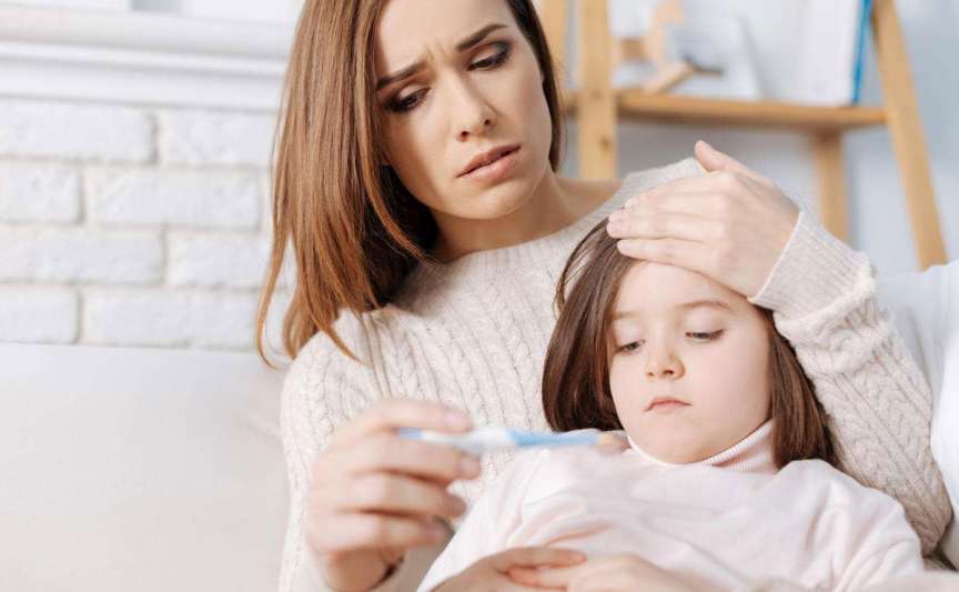 Febra la copil după vaccinare: cauze, durată și când trebuie să te îngrijorezi