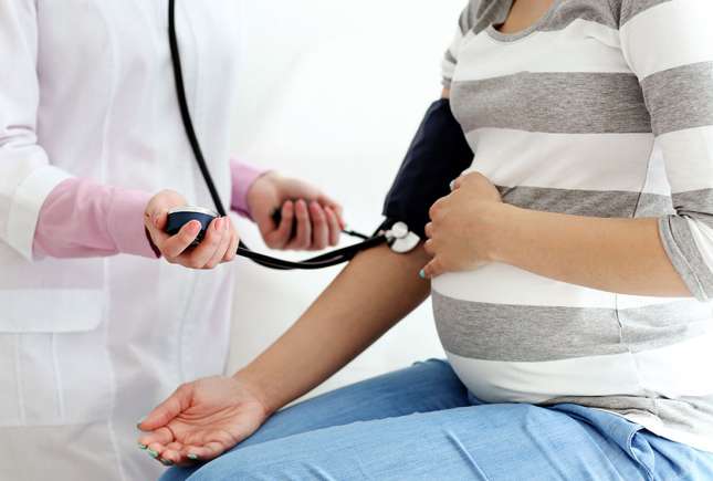 Tensiunea arterială crescută în primul trimestru de sarcină: când este necesar medicul