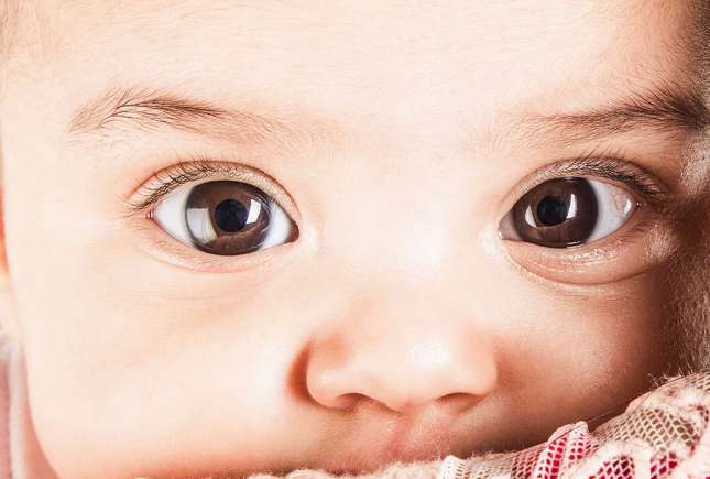 Cum vede lumea un nou-născut: explicațiile unui medic oftalmolog pediatru