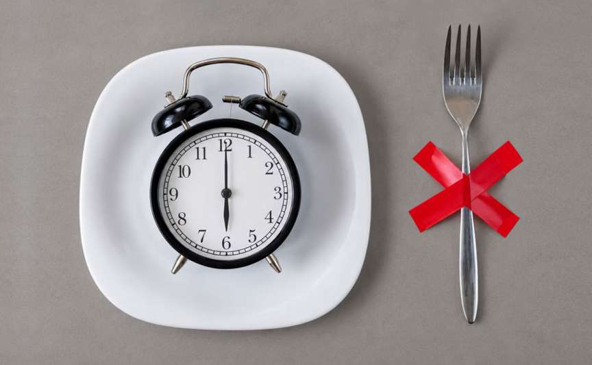 Diete absurde de care ar trebui să renunți: postul de seară, sucurile detox și postul terapeutic